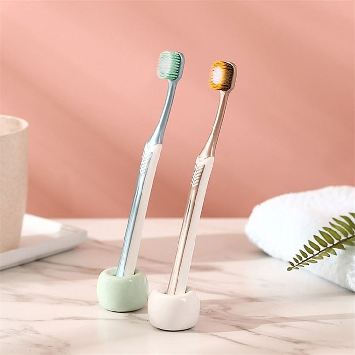 Brosse à dents souple à tête ronde